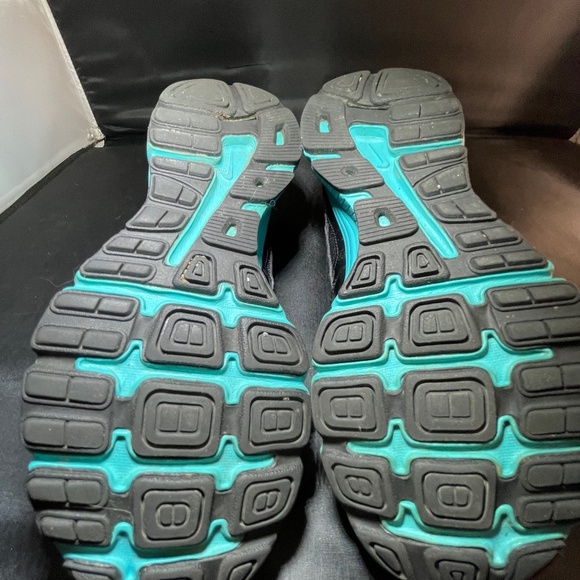 Nike Tennis Shoe Black & Teal Sz 5 Womens - Picture 2 of 4